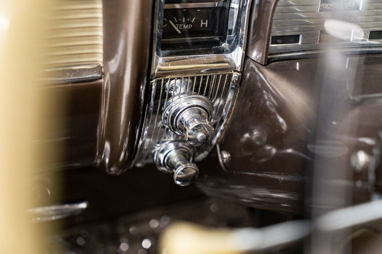 Cadillac Fleetwood Unrestored factory black paint **PRICE IN USD** 1951 Noir Montréal - photo #65