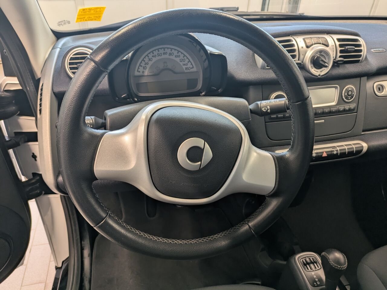 2013 smart fortwo White Gatineau - photo #5