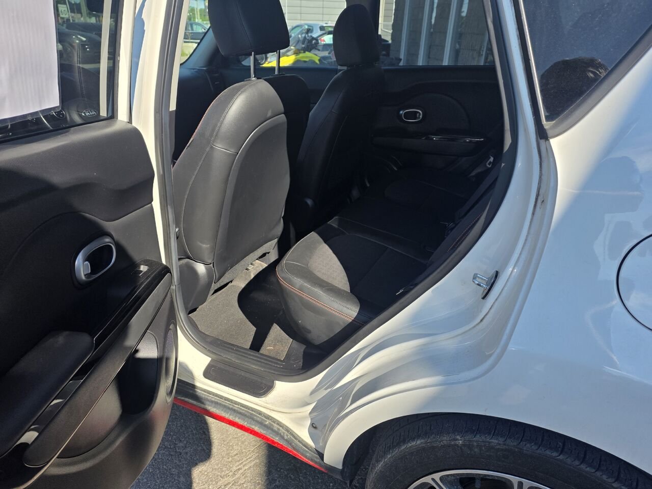 2018 Kia Soul White  - photo #10