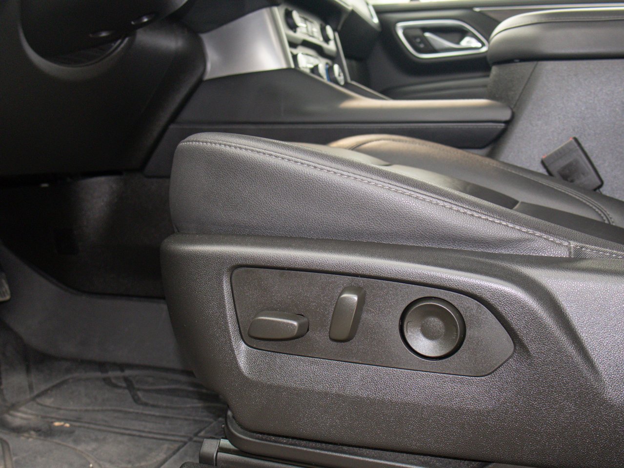 2023 Chevrolet Suburban 4WD 4dr LT Black Sherwood Park - photo #20