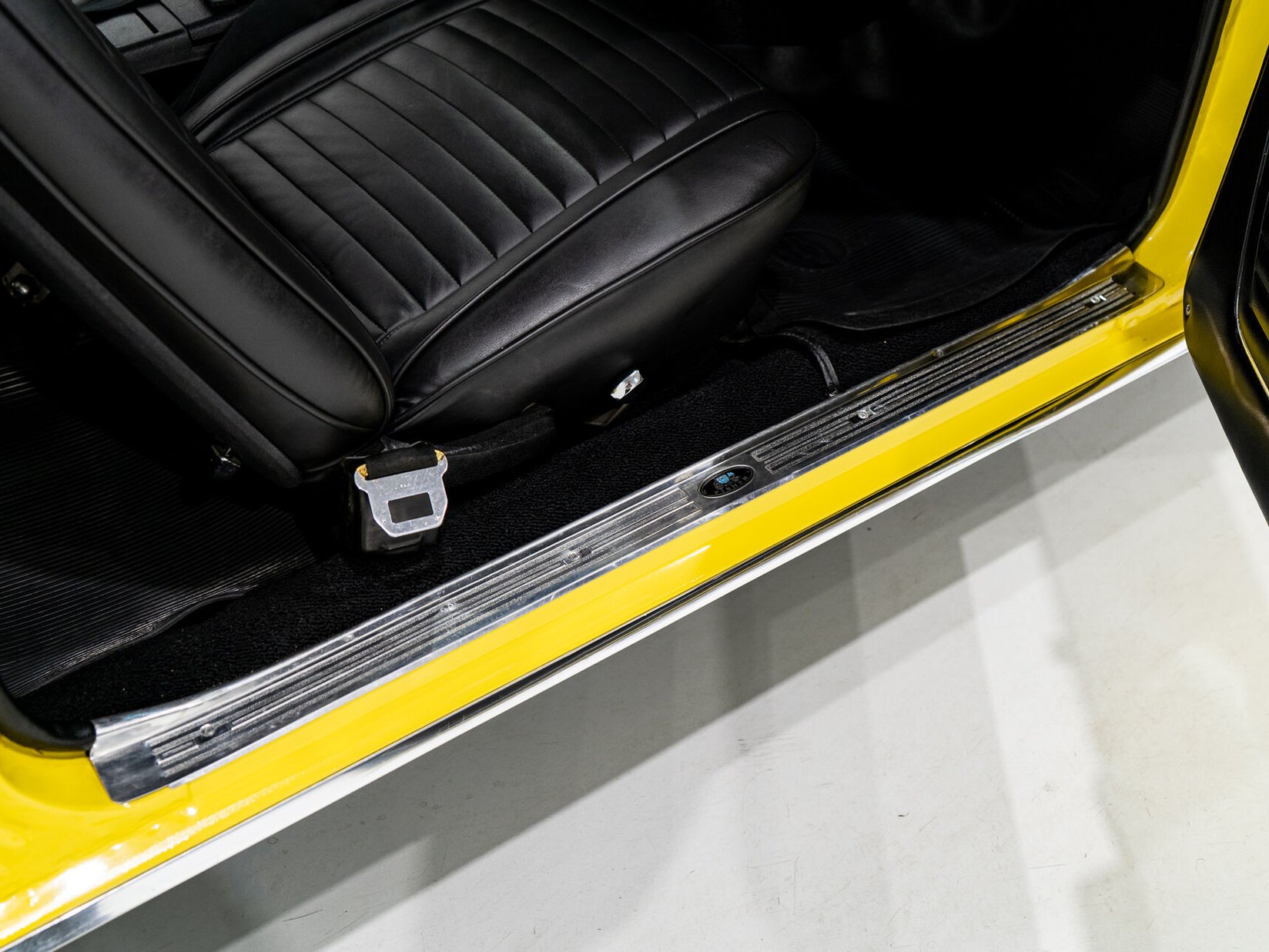 1969 Chevrolet Camaro SS **PRIX EN USD** With factory A/C Yellow Montreal - photo #60