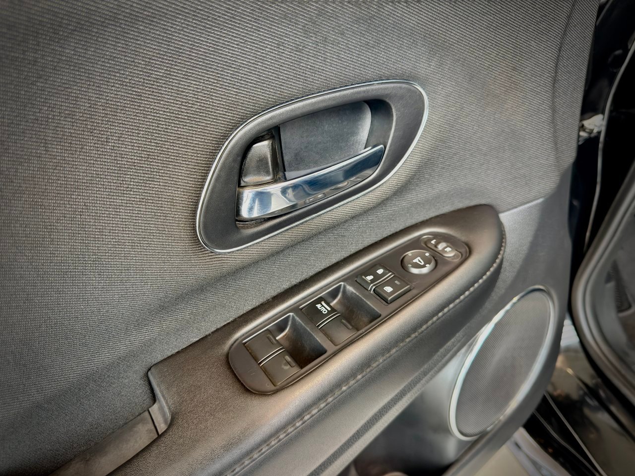 2021 Honda HR-V Black Notre-Dame-des-Prairies - photo #31