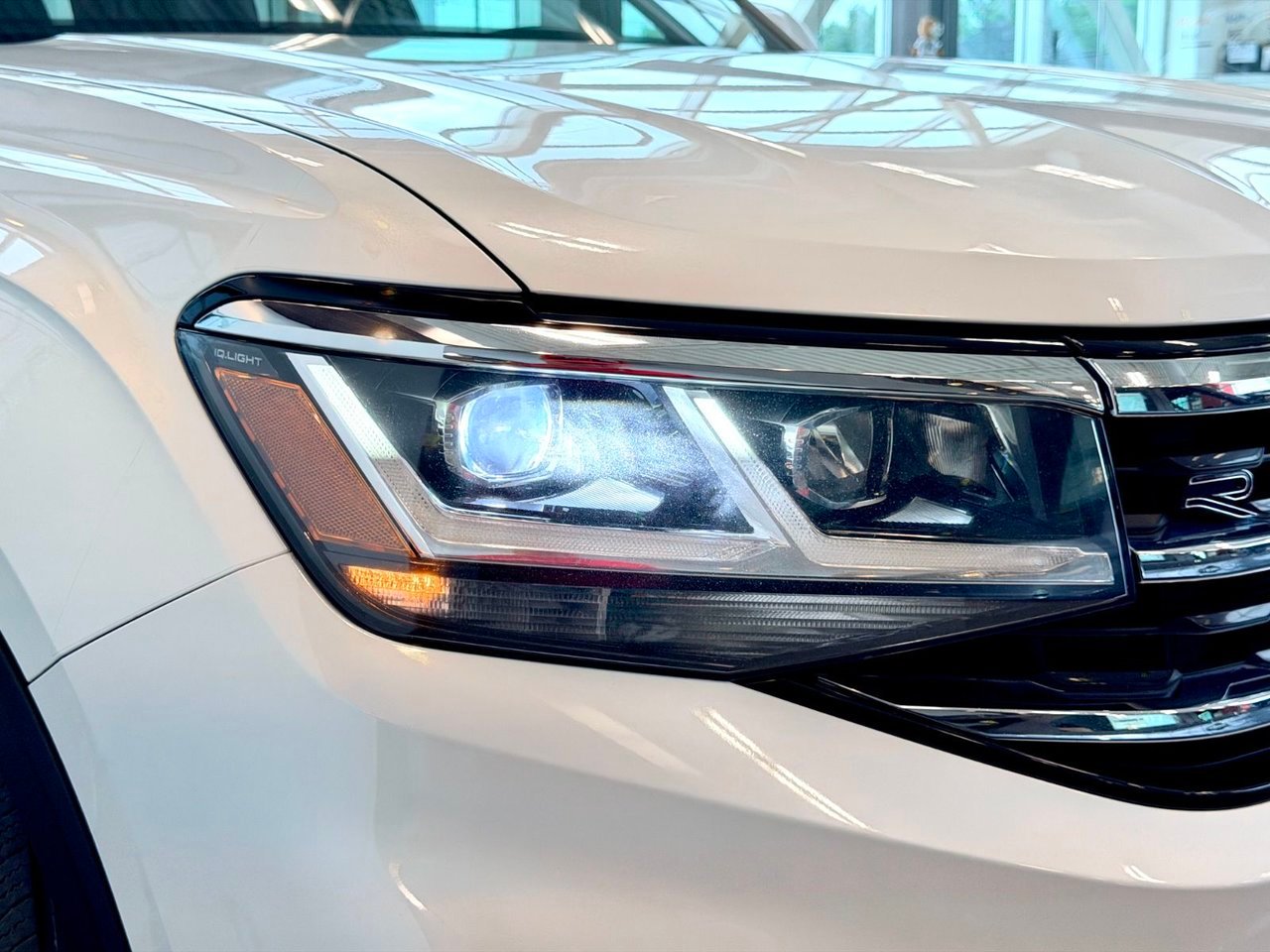 2021 Volkswagen Atlas White Notre-Dame-des-Prairies - photo #4