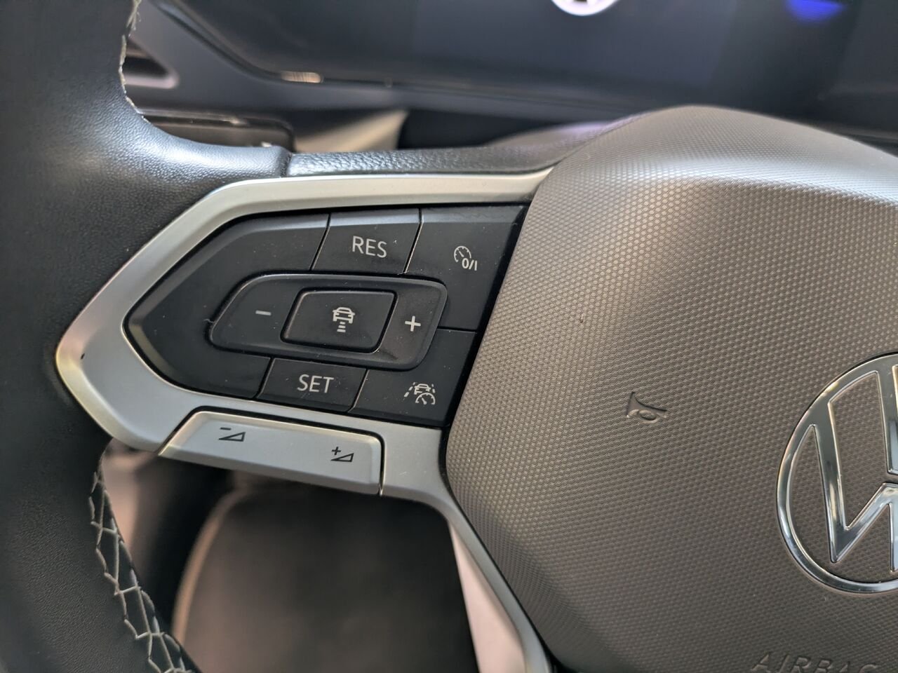 2024 Volkswagen Taos Grey Gatineau - photo #6