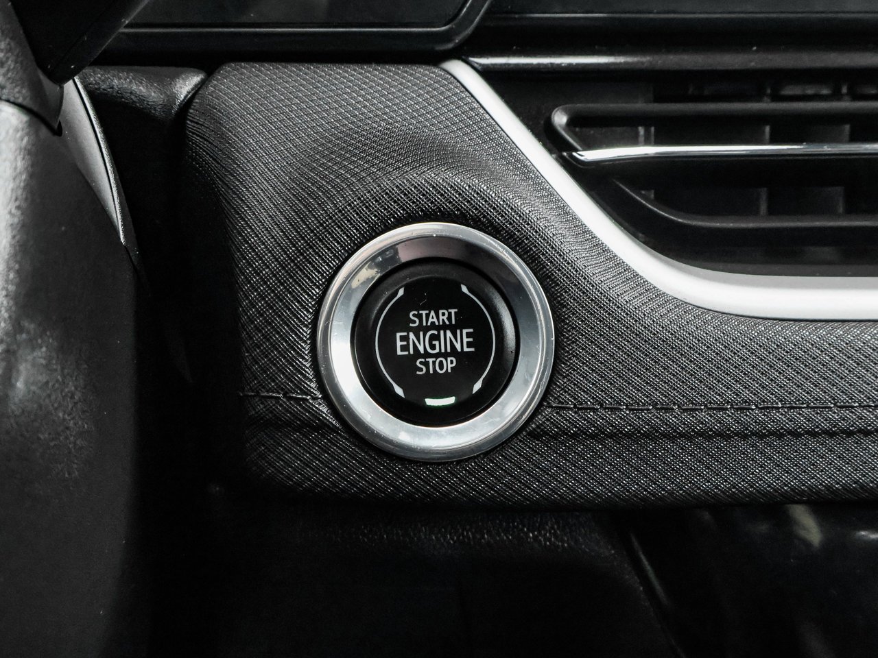 2024 Chevrolet Trailblazer FWD 4dr LT Black Sherwood Park - photo #24
