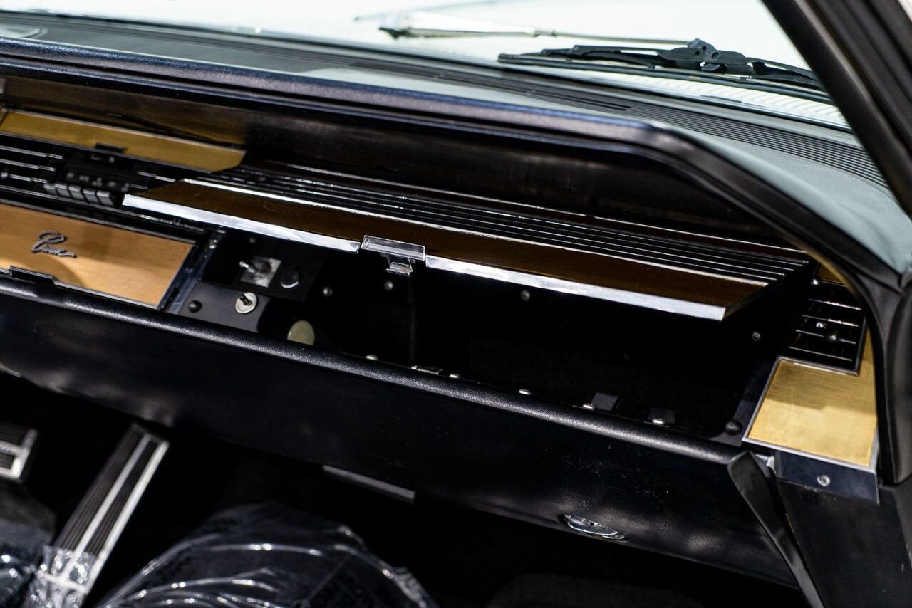 Chrysler IMPERIAL Unrestored with only 31,056 original miles **PRICE IN USD** 1968 Blanc Montréal - photo #79