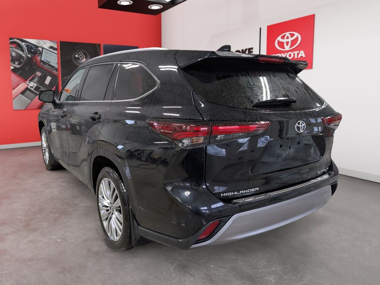 2025 Toyota Highlander Hybrid 5TDEBRCH9SS646479 Midnight Black Metallic Sherbrooke - photo #5