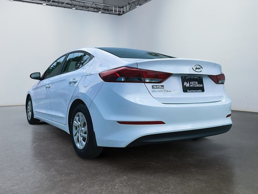 Hyundai ELANTRA Berline 4 portes, boîte manuelle, L 2017 Blanc