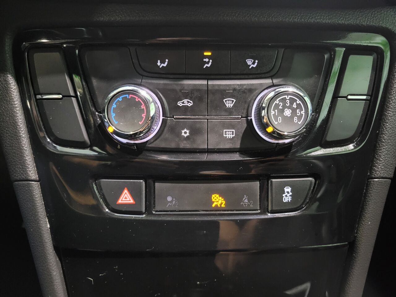 2019 Buick Encore Red  - photo #24