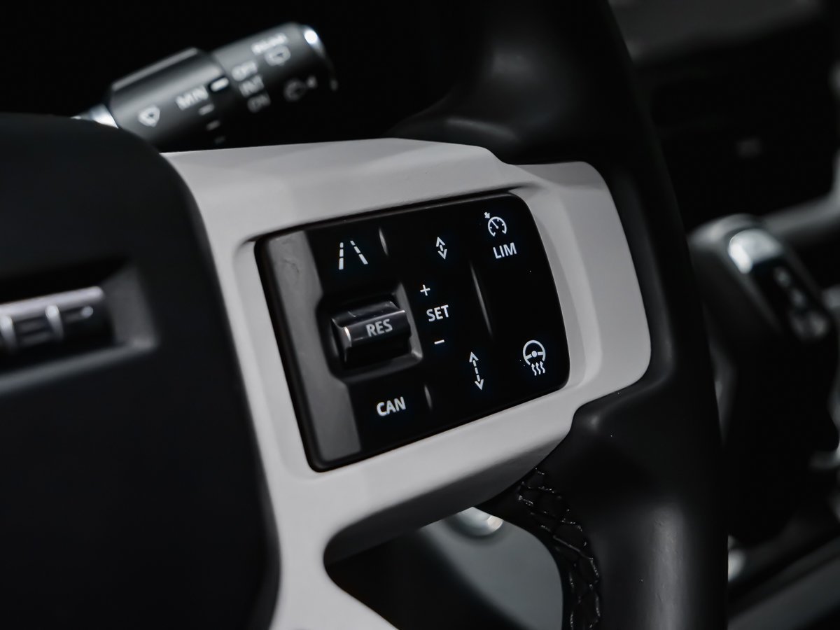 2025 Land Rover Defender S Green Montreal - photo #19