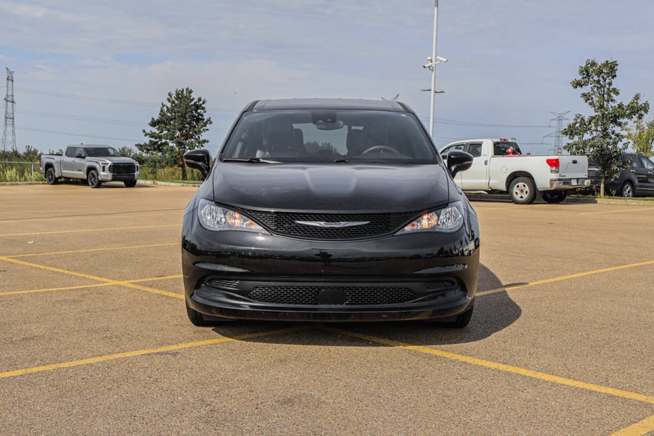 2025 Chrysler Grand Caravan SXT 2WD Black Sherwood Park - photo #2