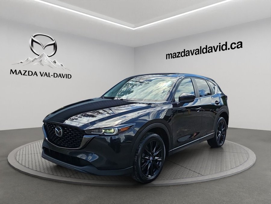 Mazda CX-5 Édition Kuro TI, sièges en cuir, Toit ouvrant, Volant chauffant 2023 Noir