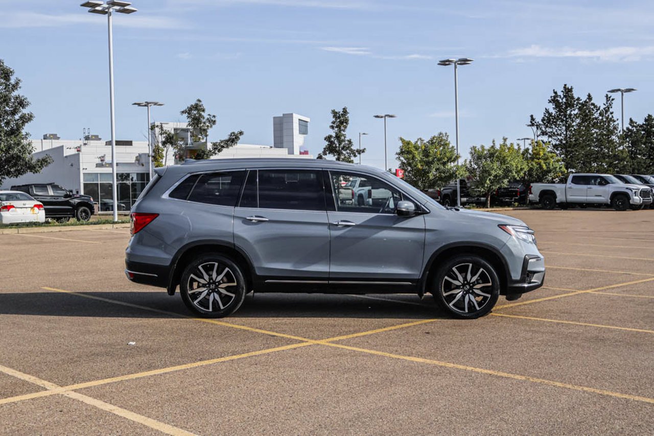 2022 Honda Pilot Touring 7-Passenger AWD Grey Sherwood Park - photo #9