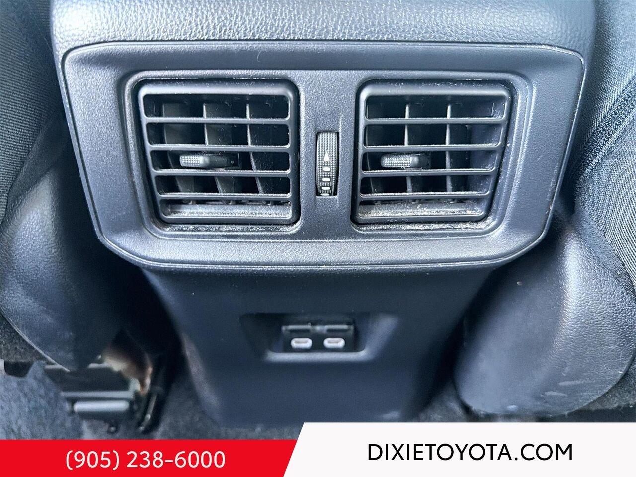 2024 Toyota RAV4 XLE AWD / HEATED SEATS / MOONROOF / ALLOY WHEELS / CARPLAY AND ANDROID AUTO Silver Mississauga - photo #18