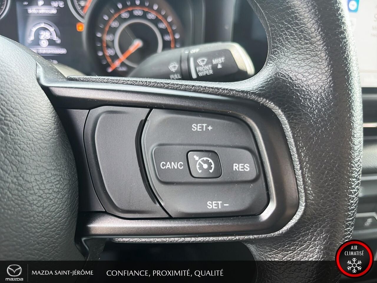 2024 Jeep Wrangler Sport 2 PORTES | TOIT SOUPLE | 4x4 | AUTOMATIQUE | V6 Black Saint-Jérôme - photo #15
