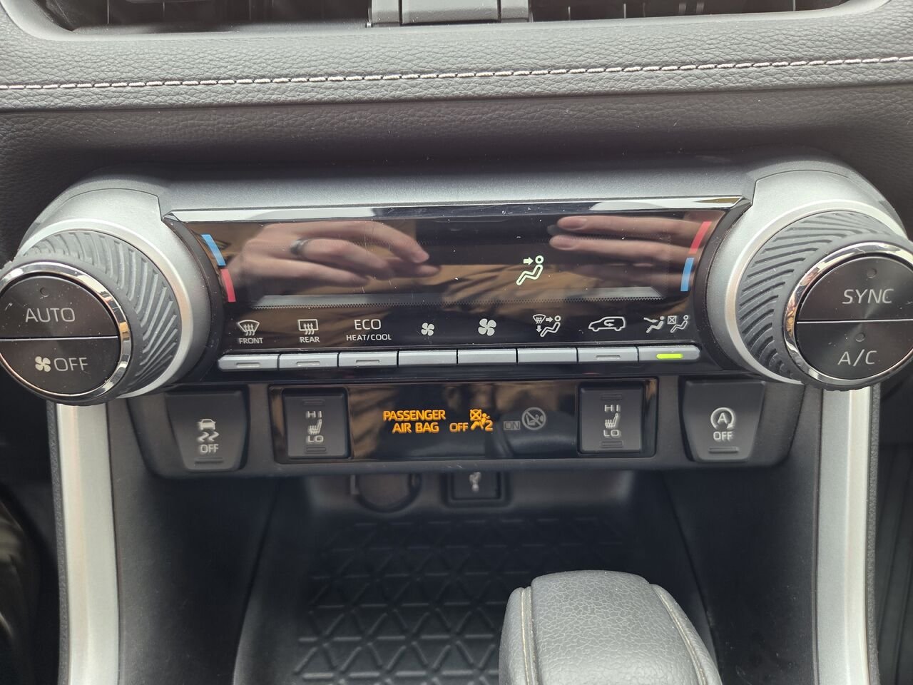 2022 Toyota RAV4 Blue Mont-Laurier - photo #19
