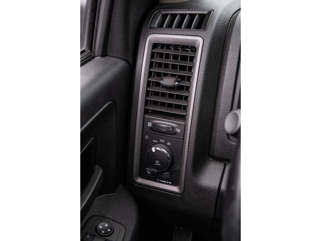 2023 Ram 1500 Classic Blue Gatineau - photo #13