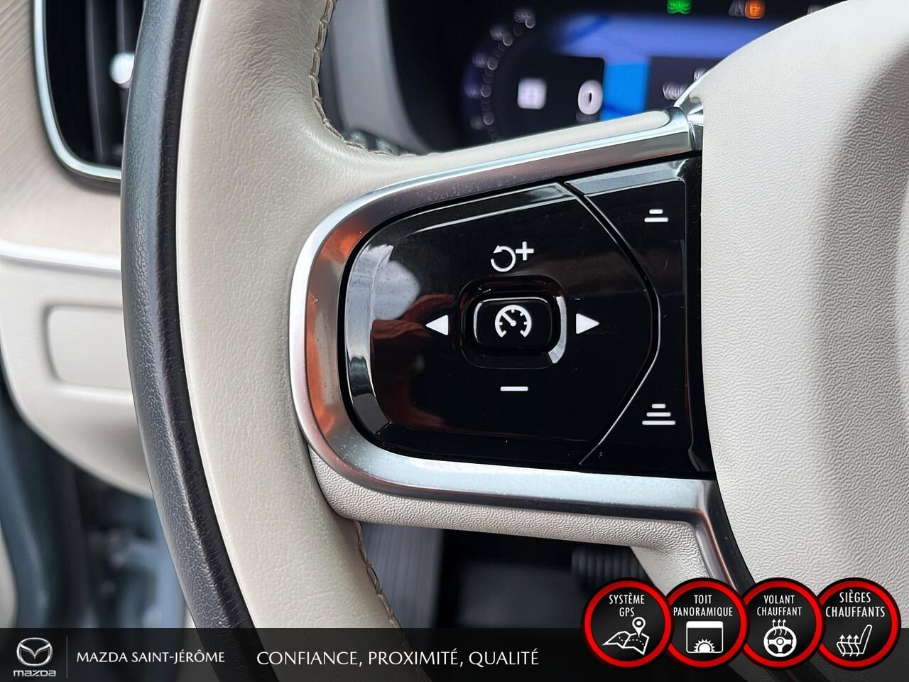 Volvo XC60 B5 PLUS DARK THEME | AWD | CAMÉRA 360 | TOIT PANO | 2024 Gris Saint-Jérôme - photo #13