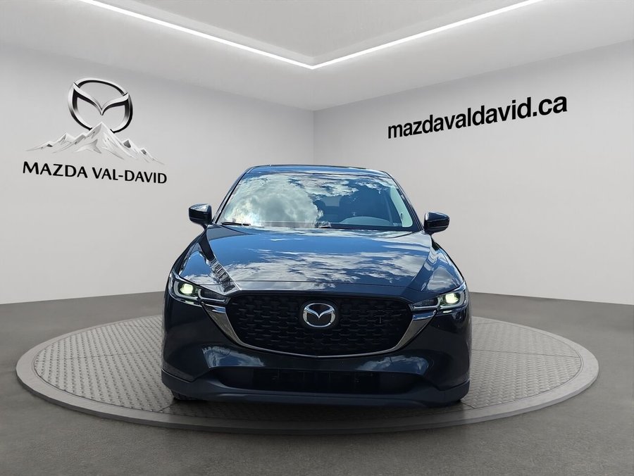 Mazda CX-5 Édition Kuro TI, sièges en cuir, Toit ouvrant, Volant chauffant 2023 Noir