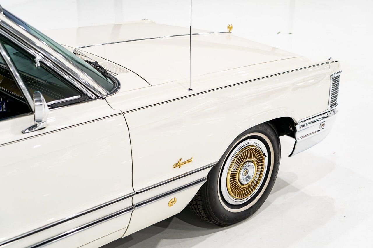 Chrysler IMPERIAL Unrestored with only 31,056 original miles **PRICE IN USD** 1968 Blanc Montréal - photo #35