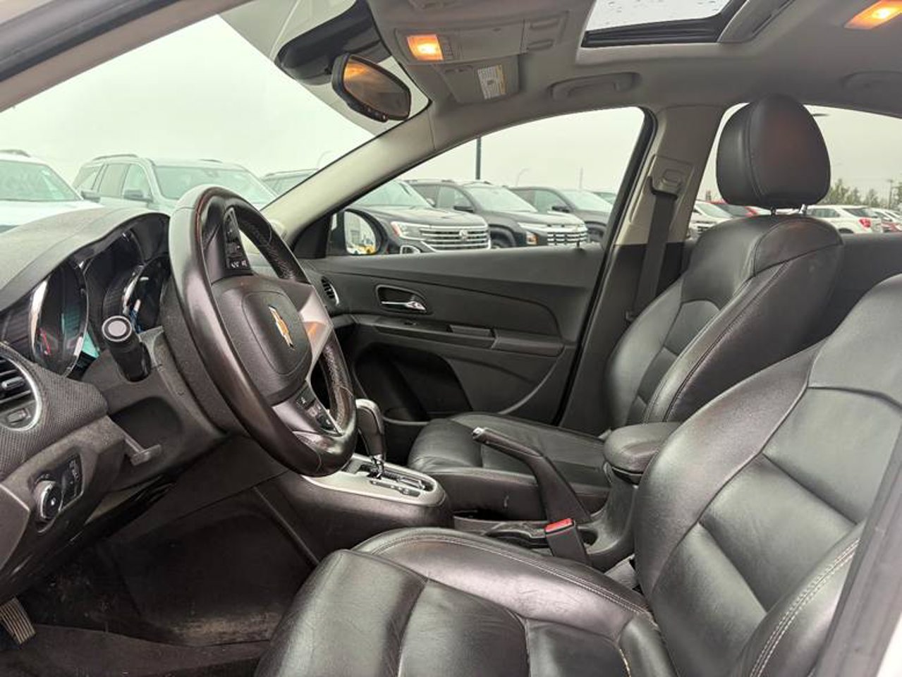 2013 Chevrolet Cruze 4dr Sdn LT Turbo w/1SB White Sherwood Park - photo #5