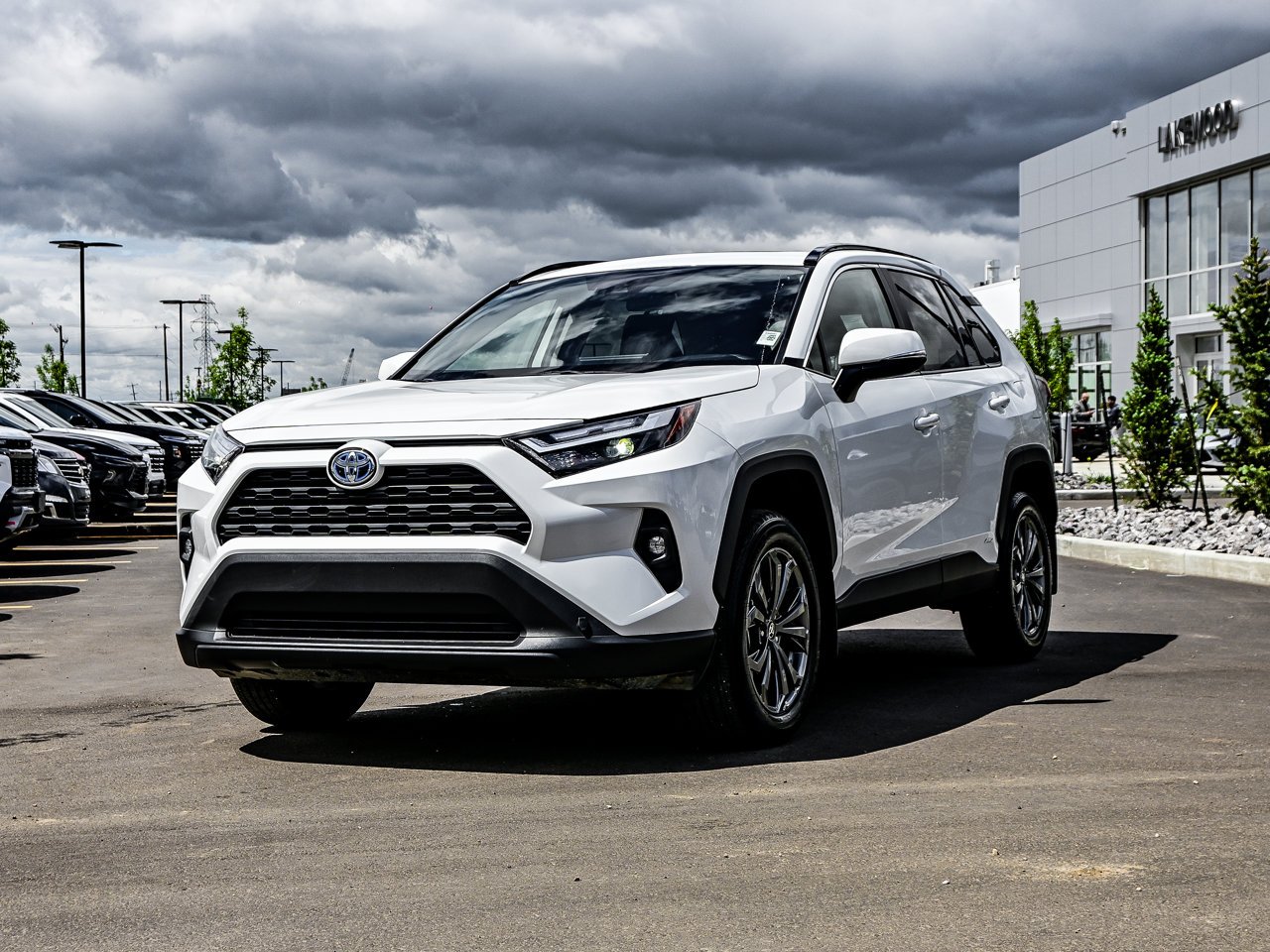2024 Toyota RAV4 Hybrid XLE AWD White w/Black Roof Sherwood Park - photo #3