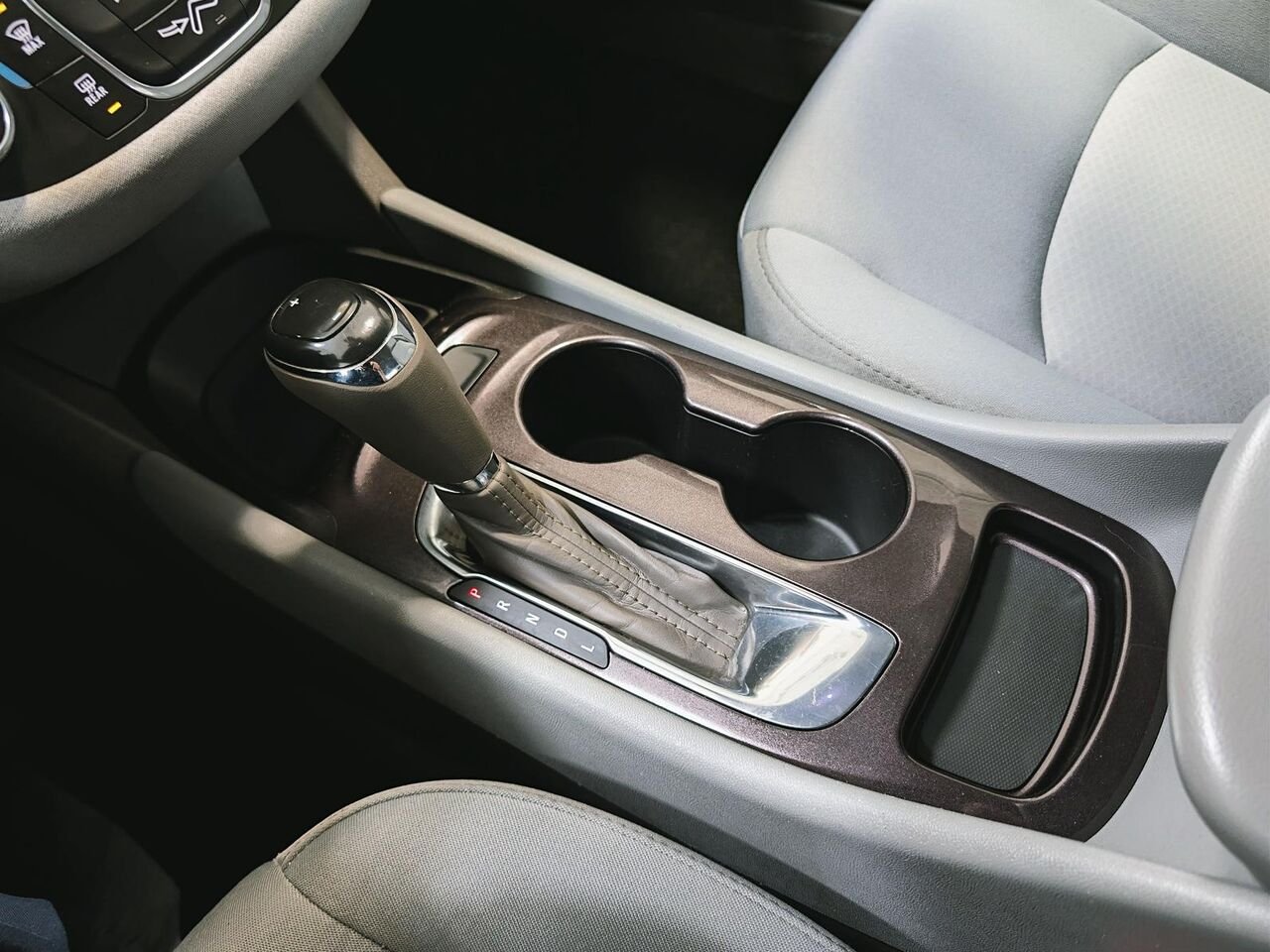 Chevrolet Malibu L berline 4 portes avec 1VL 2017 Gris Saint-Hyacinthe - photo #15
