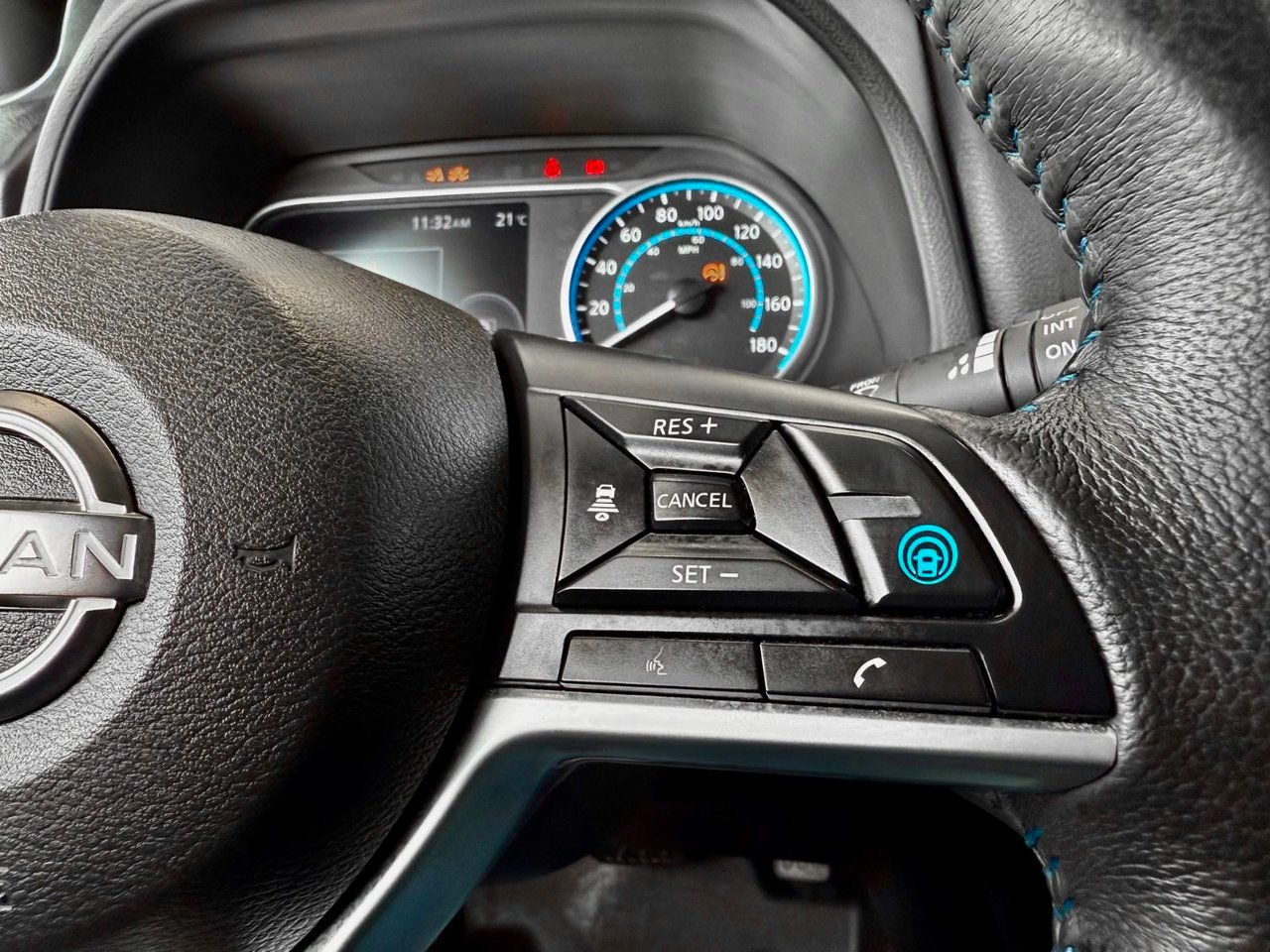 2023 Nissan Leaf Notre-Dame-des-Prairies - photo #19