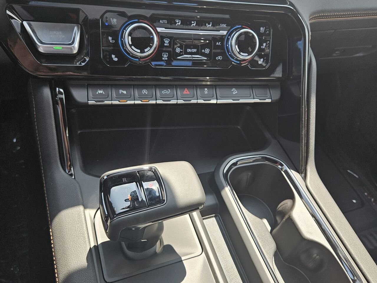 2026 GMC Sierra 1500 AT4 cabine multiplace 4RM 157 po Summit White Thetford Mines - photo #10
