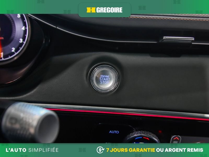 2023 Genesis GV70 White Saint-Eustache - photo #16