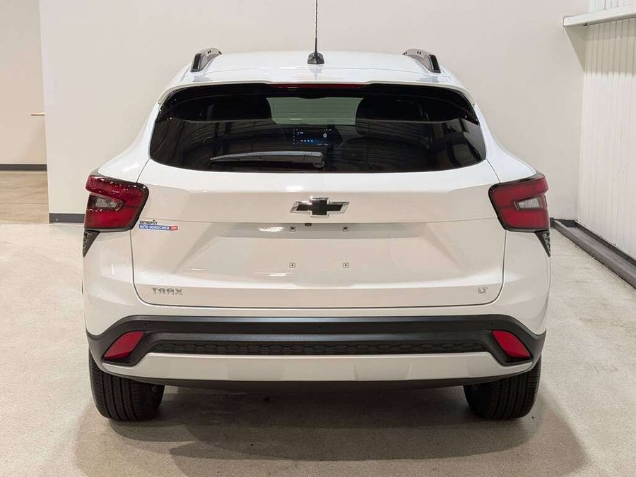 2025 Chevrolet Trax White