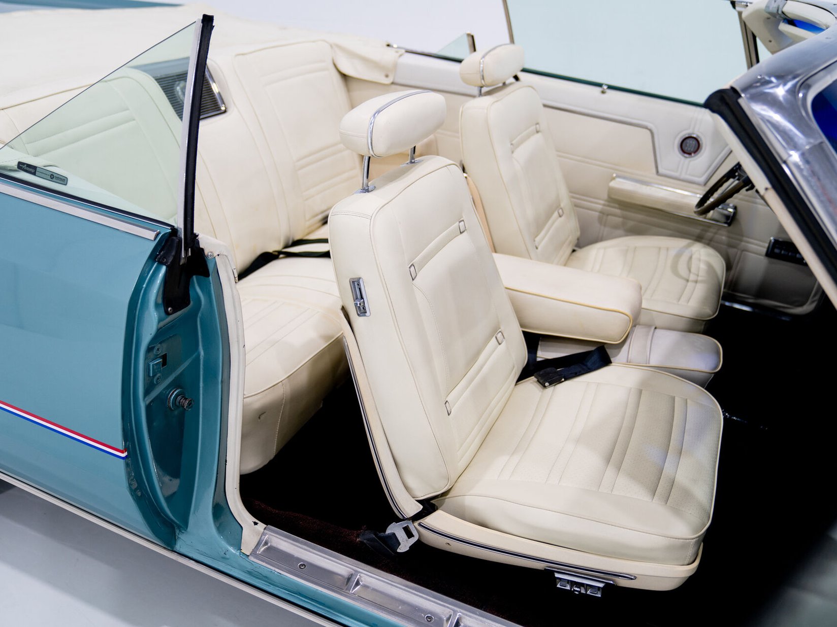 Chrysler 300 1969 Bleu Montréal - photo #10