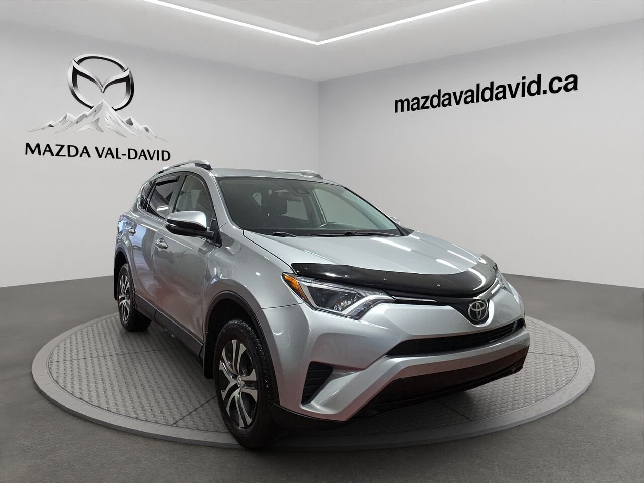 2017 Toyota RAV4 Traction intégrale 4 portes LE, caméra de recul, sièges chauffant, commande audio au volant Grey Val-David - photo #4