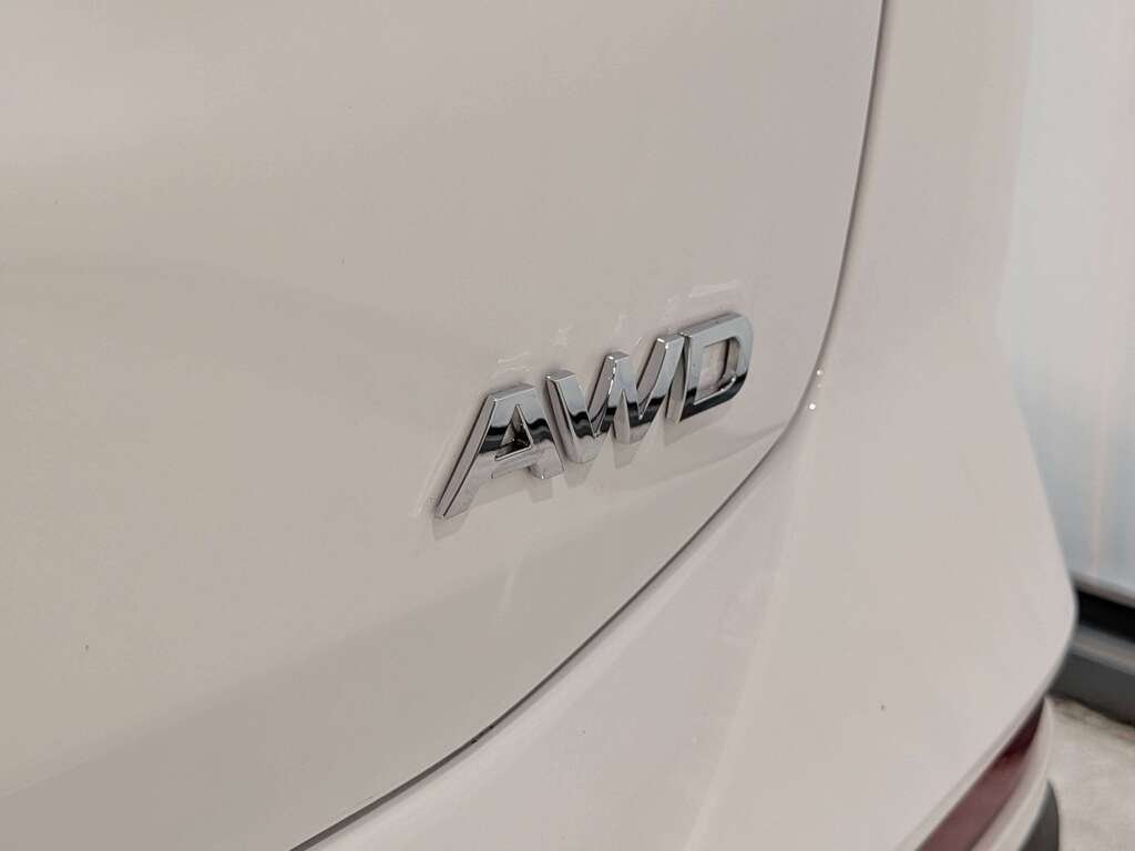 Chevrolet Equinox 2023 Blanc Val-David - photo #34