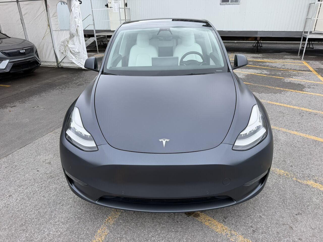 Tesla Model Y LONG RANGE AWD 7 PASSAGERS 2022 Argent Laval - photo #4