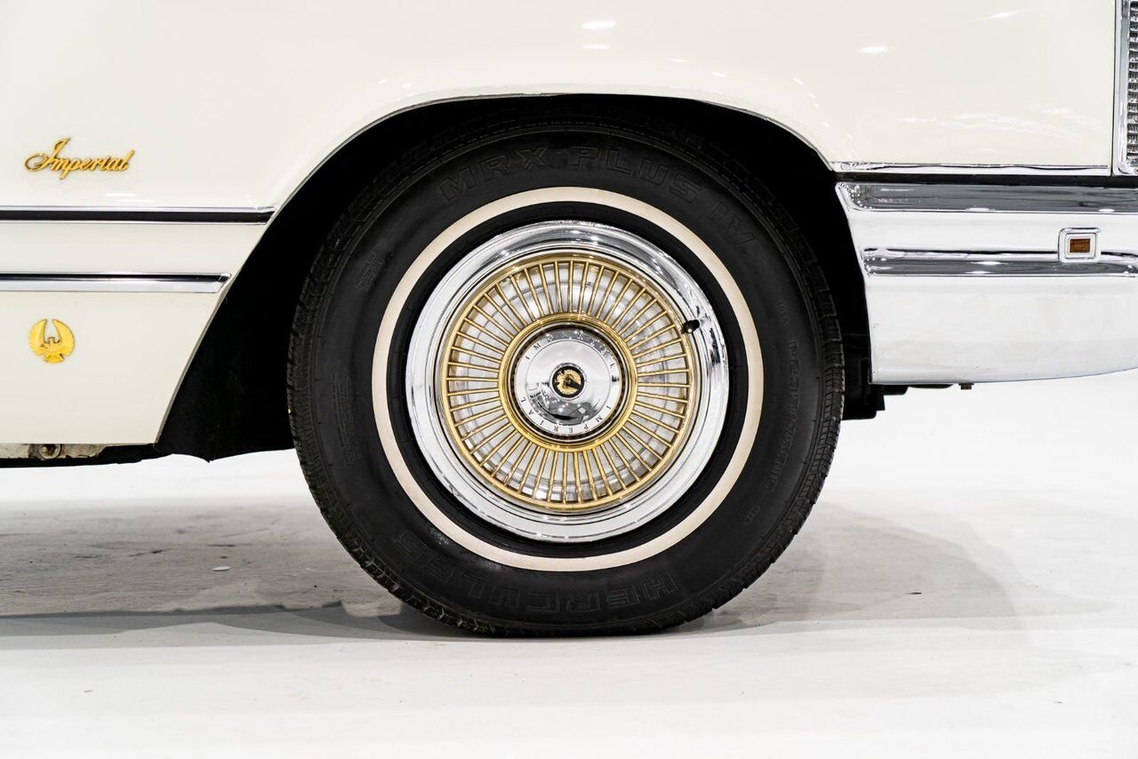 Chrysler IMPERIAL Unrestored with only 31,056 original miles **PRICE IN USD** 1968 Blanc Montréal - photo #37