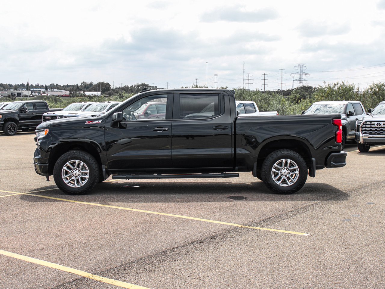 2022 Chevrolet Silverado 1500 4WD Crew Cab 147 RST Black Sherwood Park - photo #4