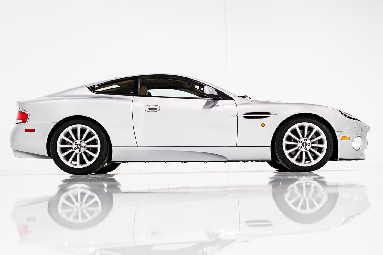 Aston Martin Vanquish PRIX EN USD | ORIGINAL MSRP OF $225,000 USD - FACTORY UPGRADE TO VANQUISH S TRANSMISSION 2003 Gris Montréal - photo #54