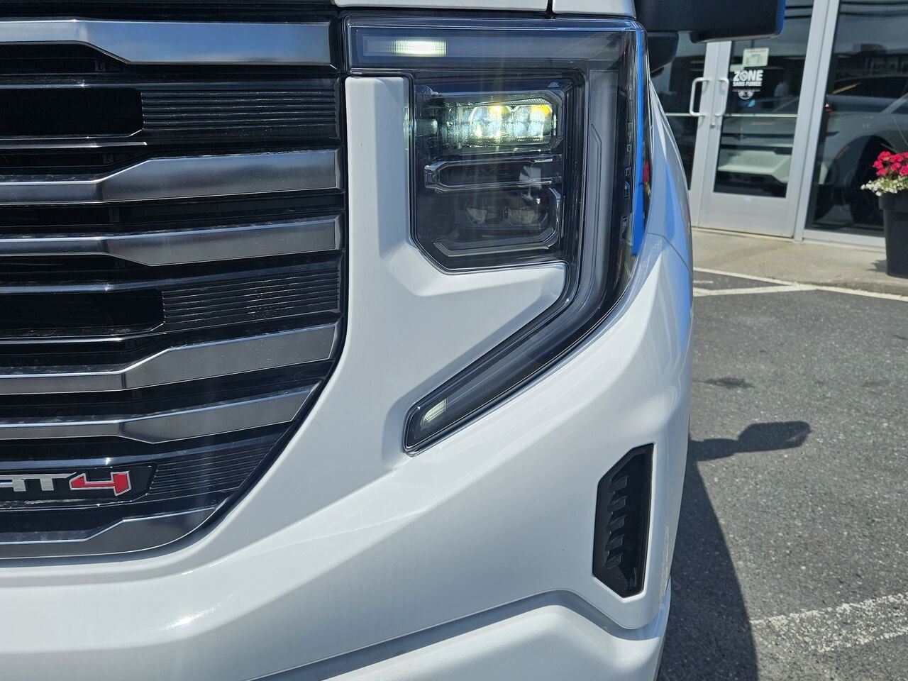 2026 GMC Sierra 1500 AT4 cabine multiplace 4RM 157 po Summit White Thetford Mines - photo #4