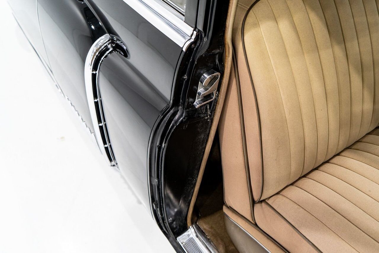 Cadillac Fleetwood Unrestored factory black paint **PRICE IN USD** 1951 Noir Montréal - photo #74