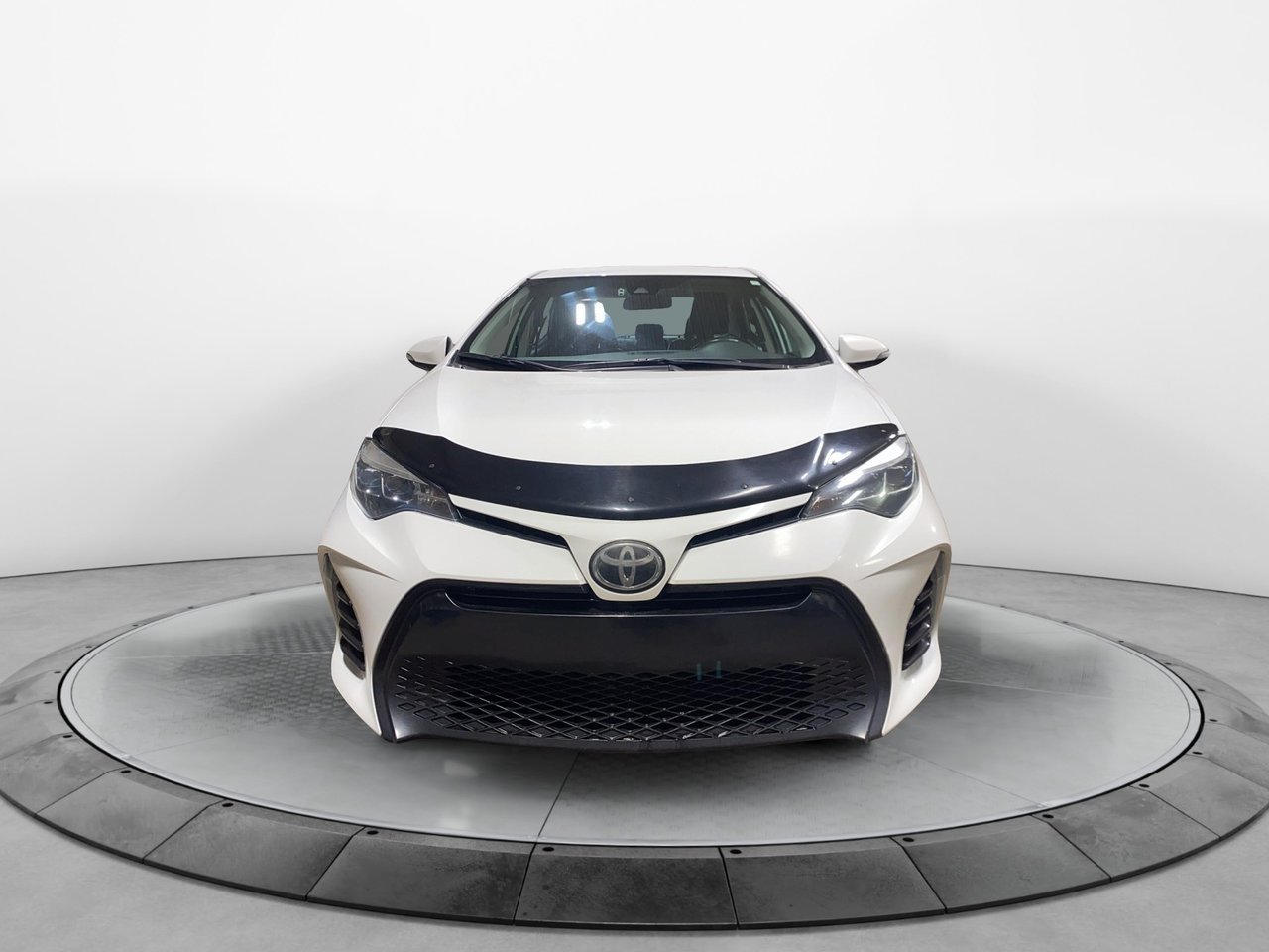 Toyota Corolla NIV 2T1BURHE3JC022129 2018 Blanc Chicoutimi - photo #1
