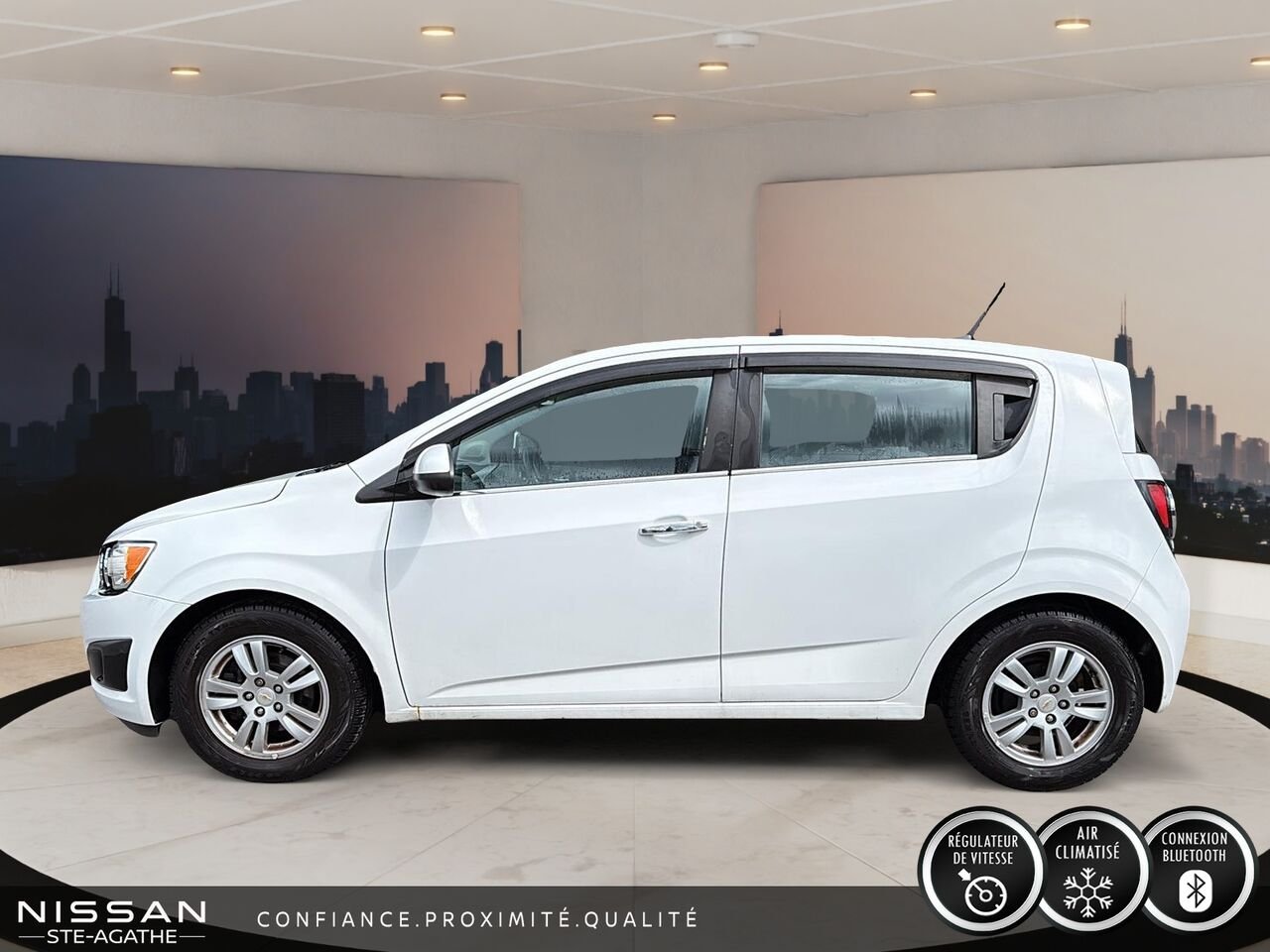 2012 Chevrolet Sonic HAYONS 5 PORTES LT|AUT|PNEUS D'HIVER INCLUS White Saint-Jérôme - photo #4