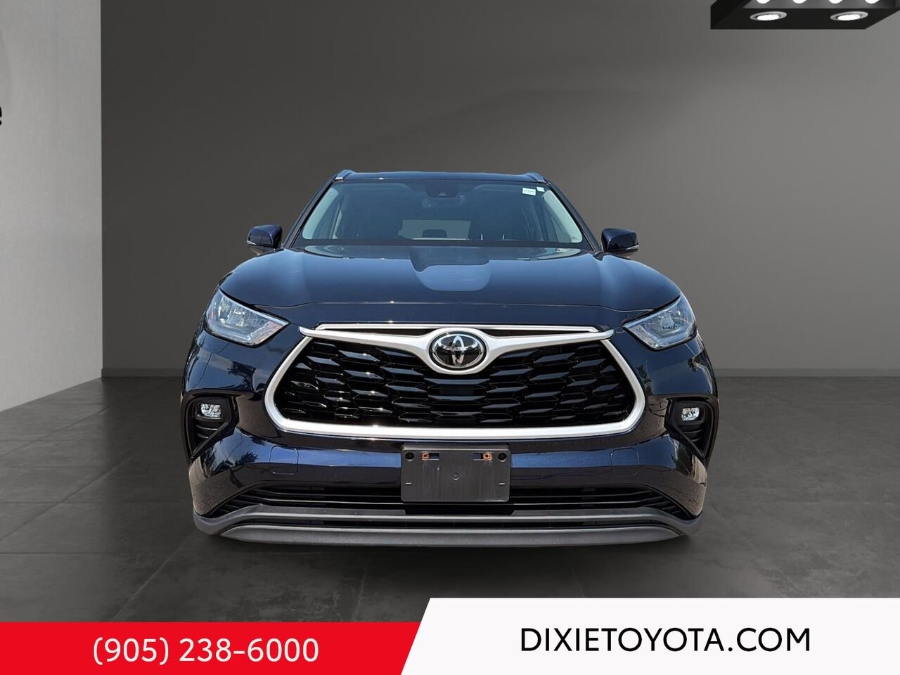 2020 Toyota Highlander XLE AWD / CLEAN CARFAX / HEATED SEATS / MOONROOF / ALLOY WHEELS / Mississauga - photo #1