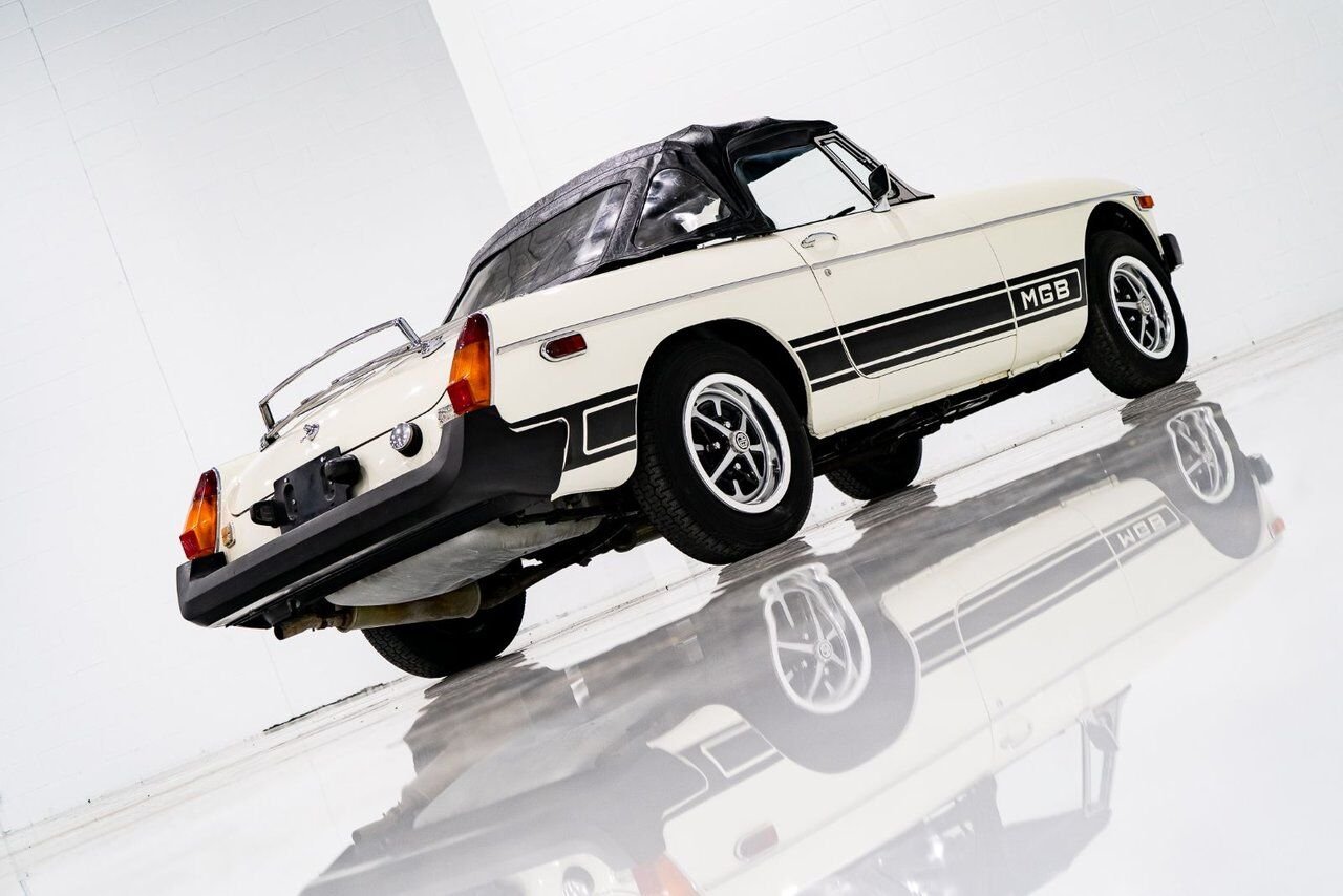 1979 MG B Beautifully presented from former complete restoration White Montreal - photo #70