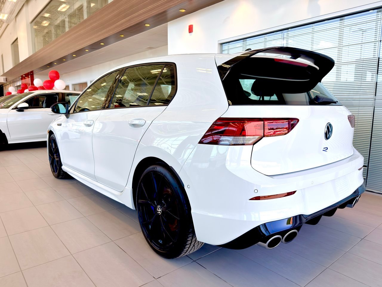 2023 Volkswagen Golf R White Notre-Dame-des-Prairies - photo #11