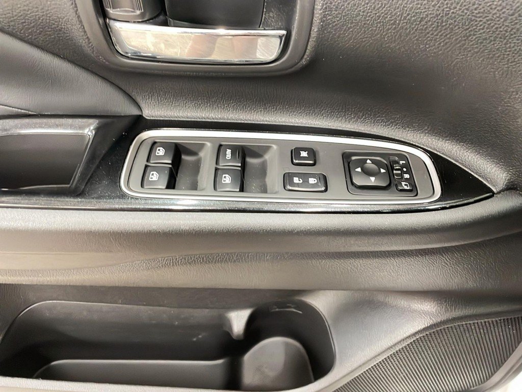 2018 Mitsubishi Outlander Plug-In Hybrid White Amos - photo #10