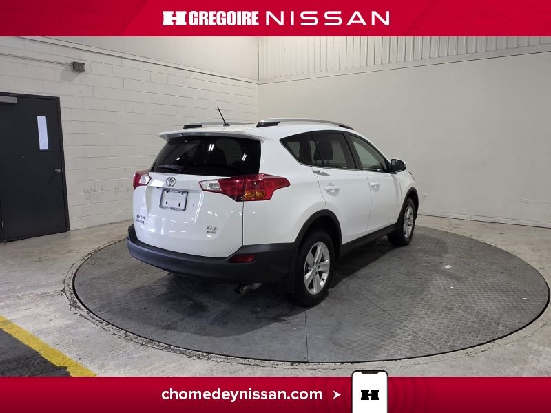 2013 Toyota Rav 4 White Laval - photo #17