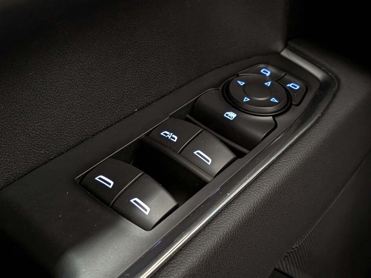 2022 CHEVROLET Silverado 1500 RST 4WD Crew Cab Moteur V8 5.3L 6 Places Black Sherbrooke - photo #20