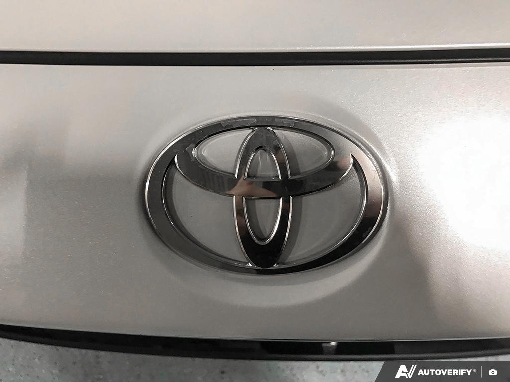 2025 Toyota bZ4X S2501170 | XLE Wind Chill Pearl with Black Roof Edmonton - photo #8
