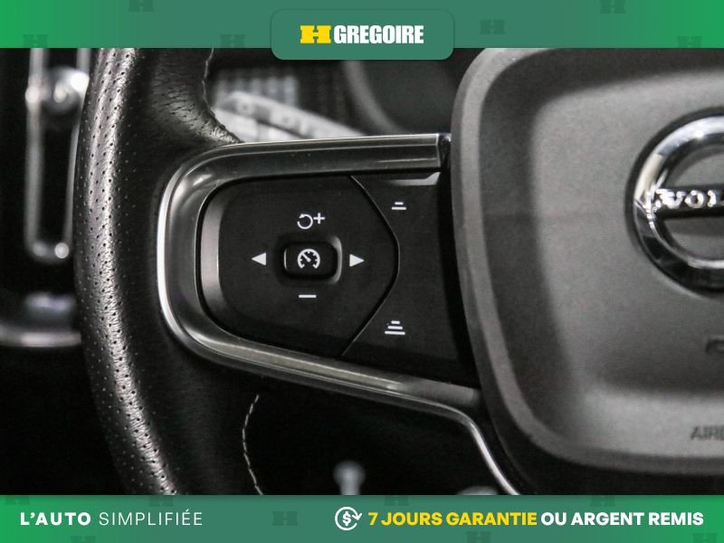 2021 Volvo XC40 White Blainville - photo #20